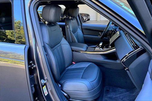 2026 Land Rover Range Rover Sport SE