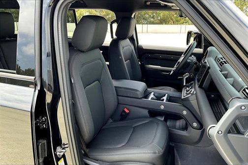 2025 Land Rover Defender 130 P400 S