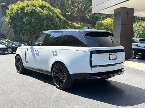Fuji White 2026 Land Rover Range Rover P400 SE