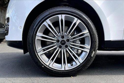 Ostuni Pearl White Premium Metallic 2026 Land Rover Range Rover P530 SE 7 Seat