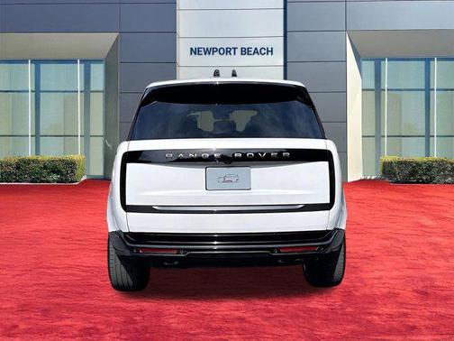 Ostuni Pearl White Premium Metallic 2026 Land Rover Range Rover P530 SE 7 Seat