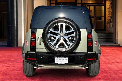 2025 Land Rover Defender 110 P400 X-Dynamic SE