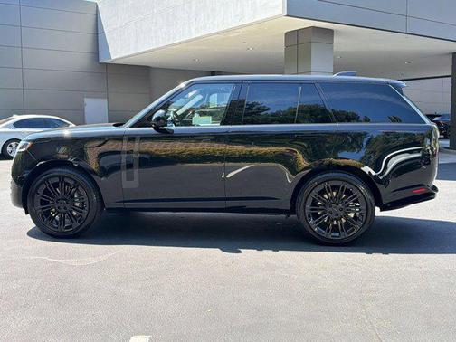 1ag/Black 2026 Land Rover Range Rover P400 SE