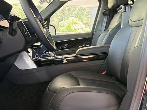 Black 2025 Land Rover Range Rover P530 SE