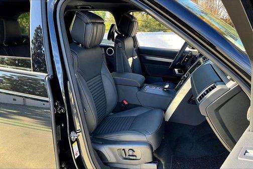 2026 Land Rover Discovery Gemini Edition