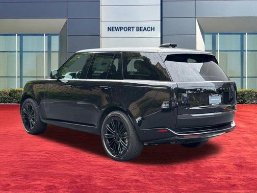 1ag/Black 2026 Land Rover Range Rover P530 SE