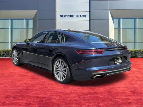 Night Blue Metallic 2018 Porsche Panamera 4