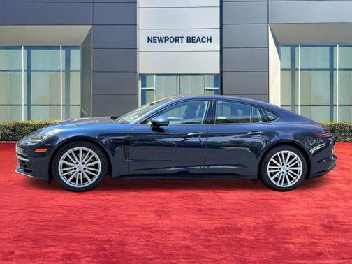 Night Blue Metallic 2018 Porsche Panamera 4