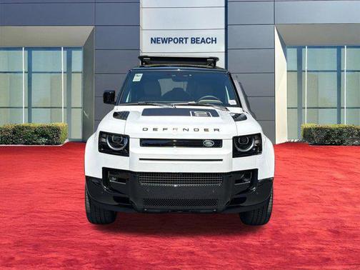 1aa/White 2026 Land Rover Defender P400 X-Dynamic SE