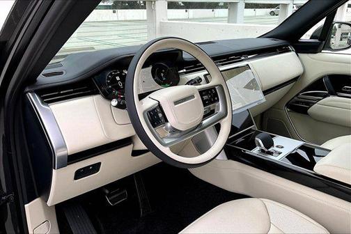 2025 Land Rover Range Rover P550e SE