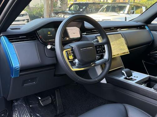 Santorini Black 2026 Land Rover Range Rover P400 SE 7 Seat