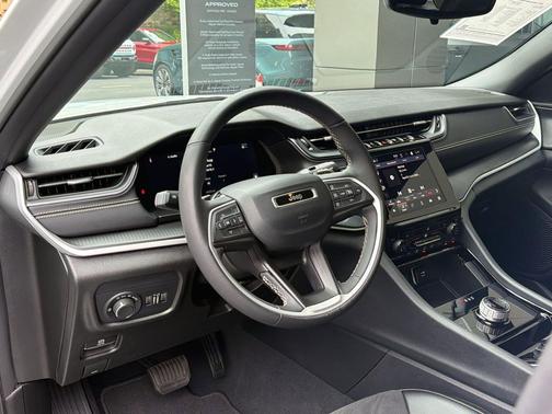 Bright White Clearcoat 2023 Jeep Grand Cherokee L Altitude