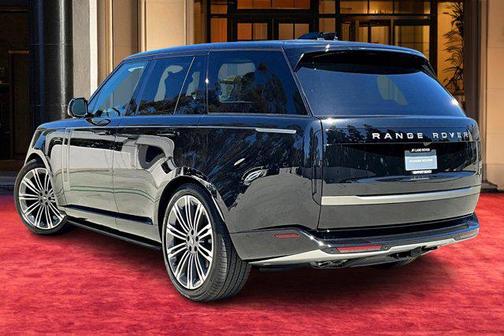 2025 Land Rover Range Rover P530 SE