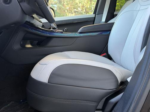 Santorini Black Metallic 2027 Land Rover Range Rover Sport SE