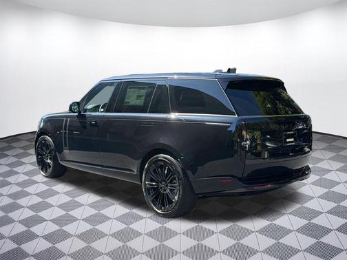 Santorini Black 2026 Land Rover Range Rover P400 SE 7 Seat