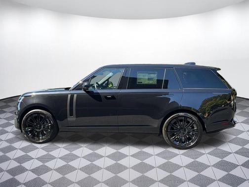 Santorini Black 2026 Land Rover Range Rover P400 SE 7 Seat