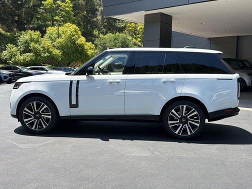 White 2023 Land Rover Range Rover P400 SE