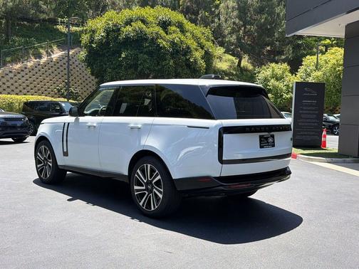 White 2023 Land Rover Range Rover P400 SE