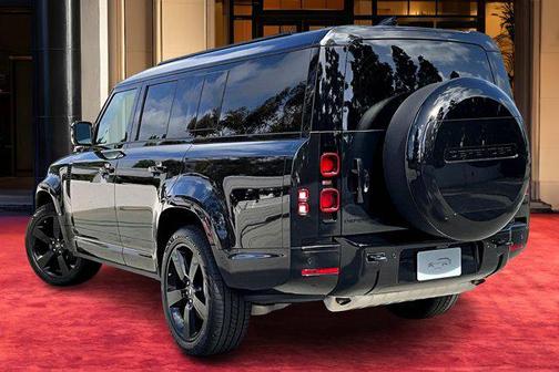 2025 Land Rover Defender 130 P400 X-Dynamic SE