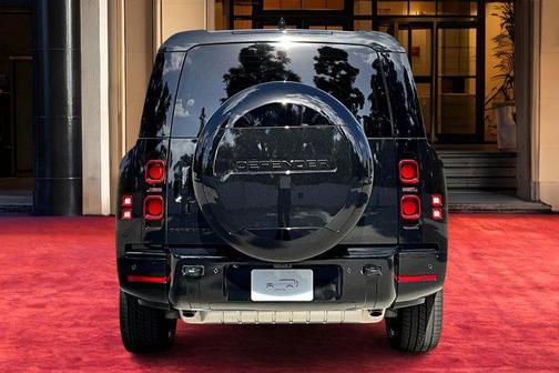 2025 Land Rover Defender 130 P400 X-Dynamic SE