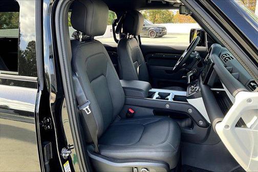 2025 Land Rover Defender 130 P400 X-Dynamic SE