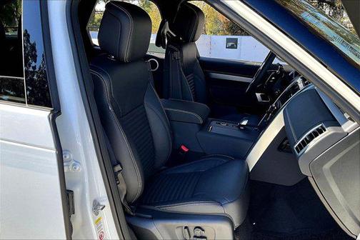 2026 Land Rover Discovery Gemini Edition