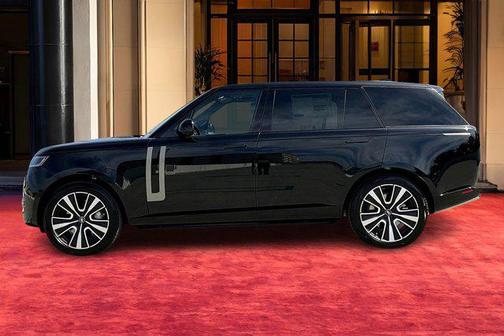 2025 Land Rover Range Rover P530 SE 7 Seat