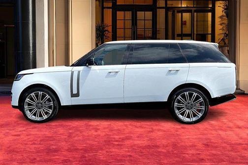 2025 Land Rover Range Rover P400 SE 7 Seat