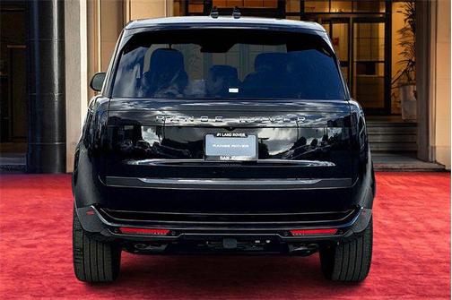 2025 Land Rover Range Rover P530 SE 7 Seat