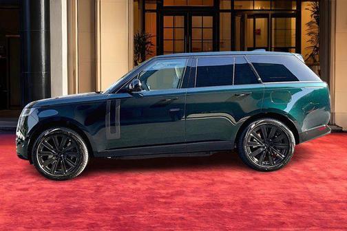 2026 Land Rover Range Rover P550e SE