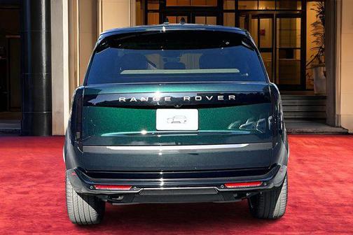 2026 Land Rover Range Rover P550e SE