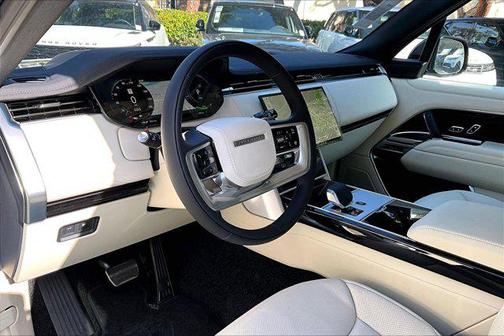 2026 Land Rover Range Rover P550e SE