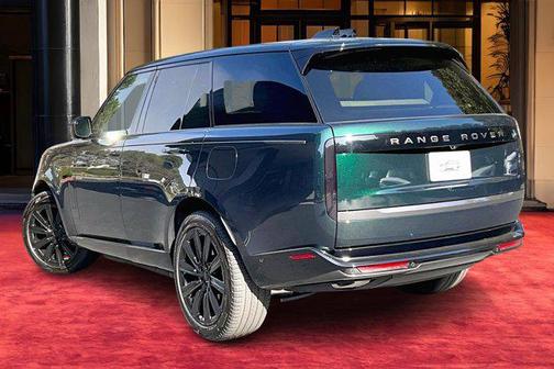 2026 Land Rover Range Rover P550e SE