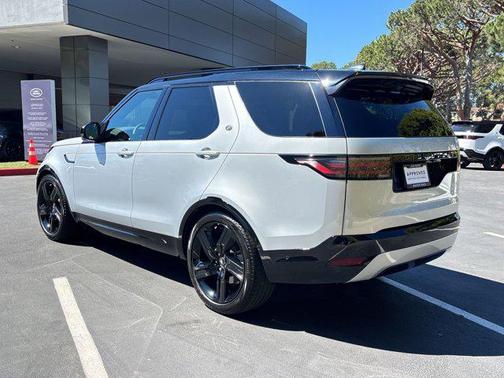 Silver 2024 Land Rover Discovery P300 Dynamic SE