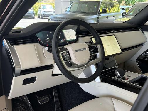 Santorini Black 2026 Land Rover Range Rover P400 SE