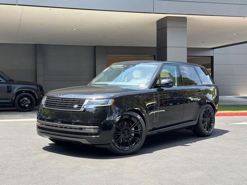 Santorini Black 2026 Land Rover Range Rover P400 SE