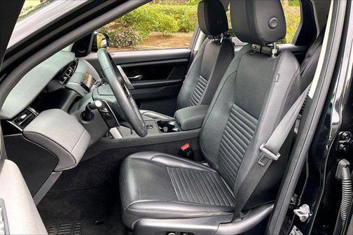 Santorini Black Metallic 2024 Land Rover Discovery Sport Core S