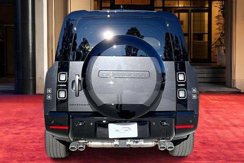 2026 Land Rover Defender V8