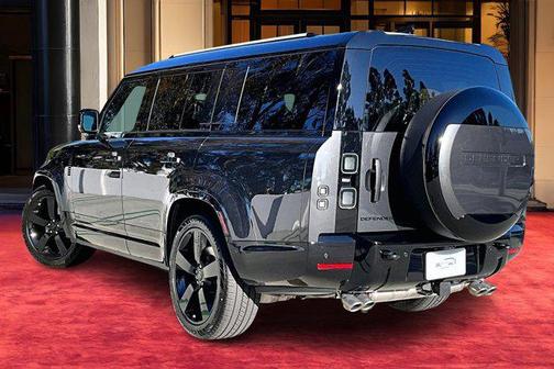 2026 Land Rover Defender V8