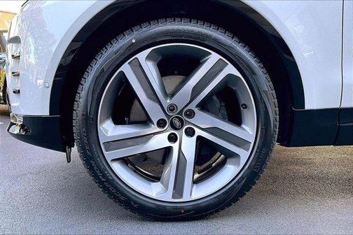 1aa/White 2026 Land Rover Discovery Gemini Edition