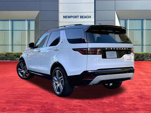 1aa/White 2026 Land Rover Discovery Gemini Edition