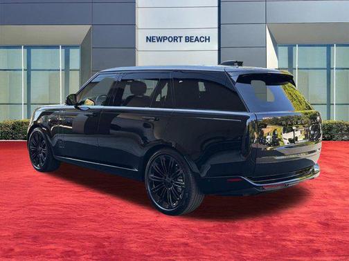 Santorini Black 2026 Land Rover Range Rover P400 SE 7 Seat