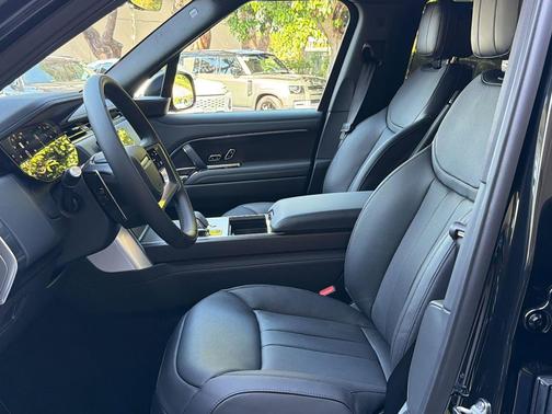 Santorini Black 2026 Land Rover Range Rover P400 SE 7 Seat