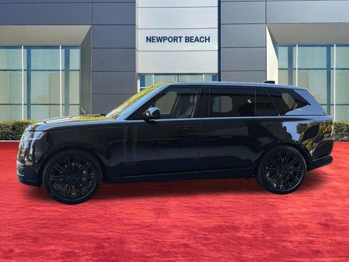 Santorini Black 2026 Land Rover Range Rover P400 SE 7 Seat