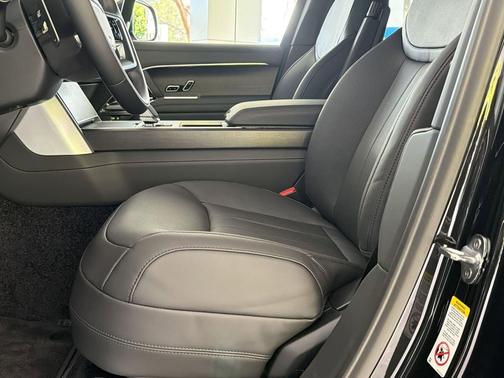 Santorini Black 2026 Land Rover Range Rover P400 SE 7 Seat