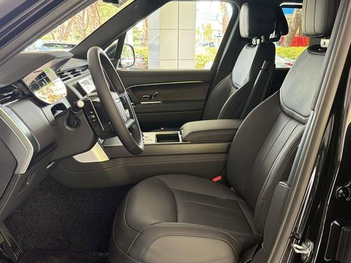 Santorini Black 2026 Land Rover Range Rover P400 SE 7 Seat