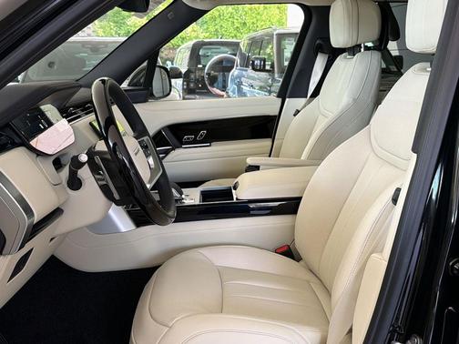 Santorini Black 2026 Land Rover Range Rover P530 SE