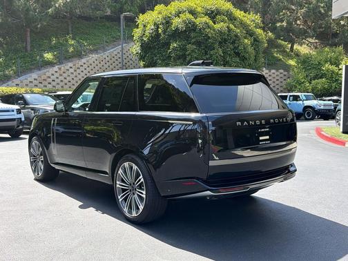 Santorini Black 2026 Land Rover Range Rover P530 SE