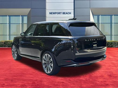 Santorini Black 2026 Land Rover Range Rover P530 SE