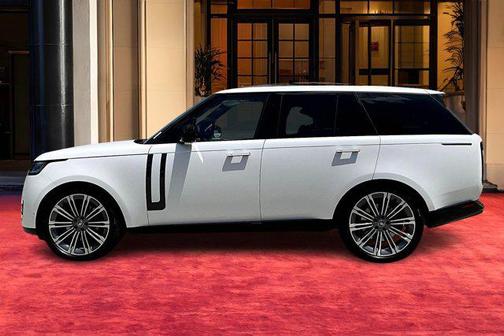 2025 Land Rover Range Rover P530 SE